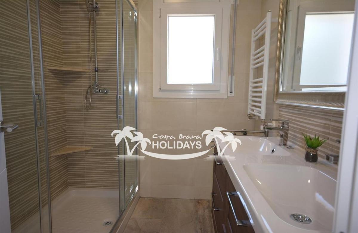 Costa Brava Holidays Yuca, Sea Views, Pool Villa