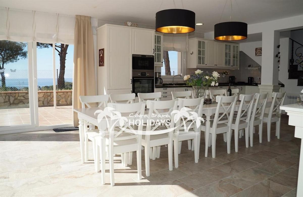 Costa Brava Holidays Yuca, Sea Views, Pool Villa