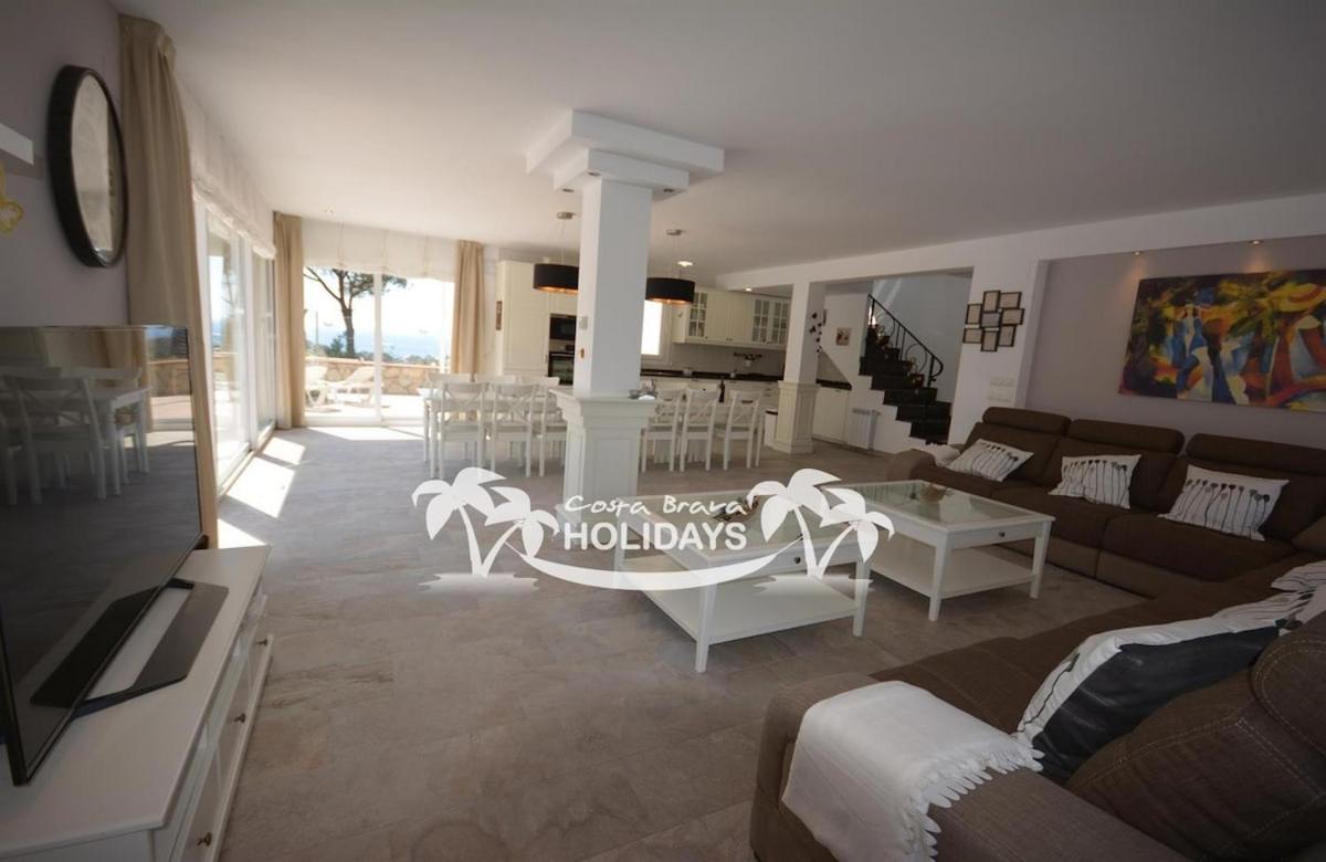 Costa Brava Holidays Yuca, Sea Views, Pool Villa